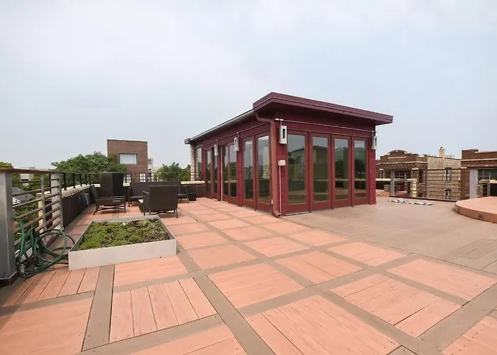 5br 5ba Architectural Estate-theatre Gym Rooftop *