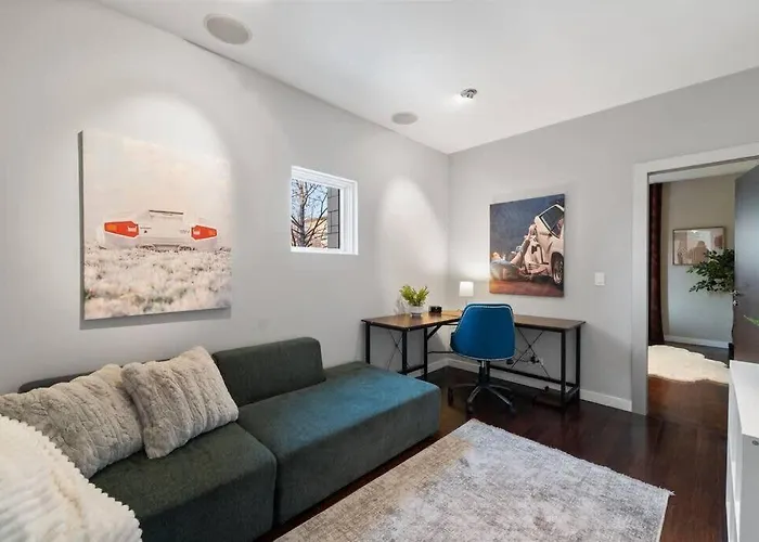 5br 5ba Architectural Estate-theatre Gym Rooftop Chicago