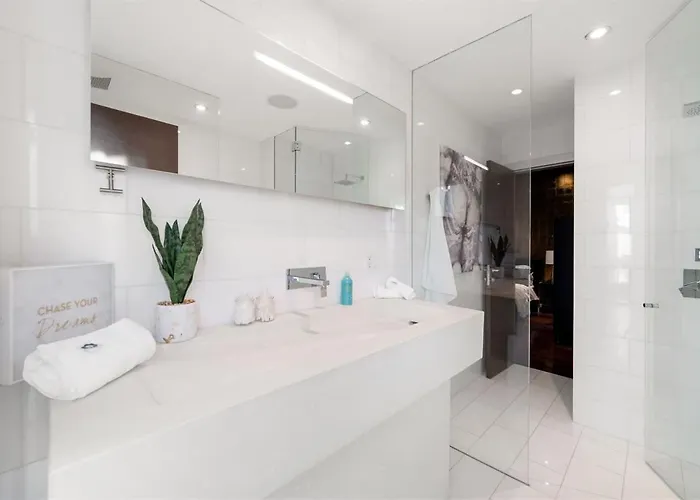 5br 5ba Architectural Estate-theatre Gym Rooftop * Chicago