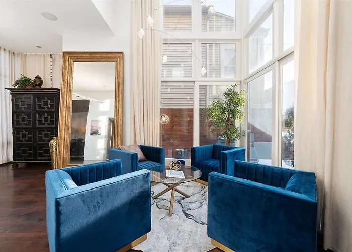 5br 5ba Architectural Estate-theatre Gym Rooftop *