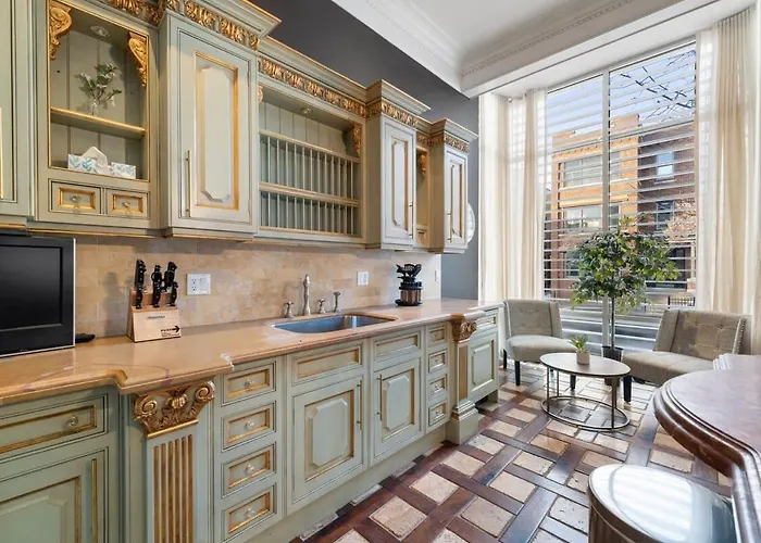 5br 5ba Architectural Estate-theatre Gym Rooftop Chicago