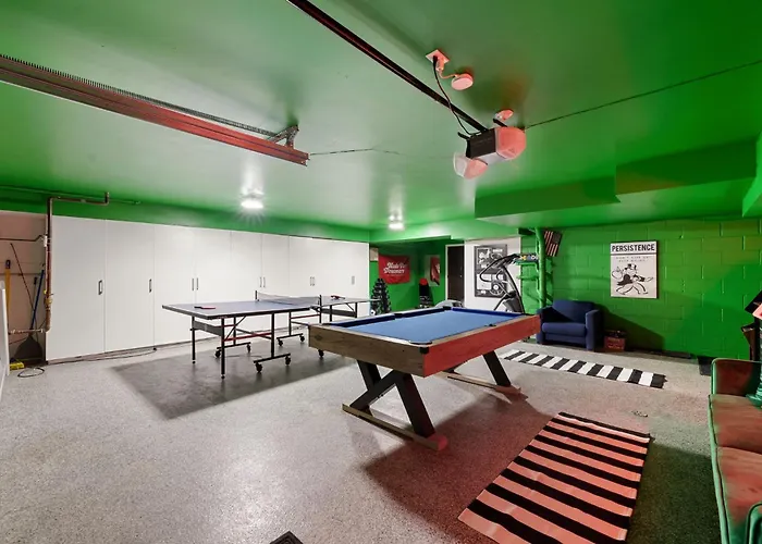5br 5ba Architectural Estate-theatre Gym Rooftop Chicago