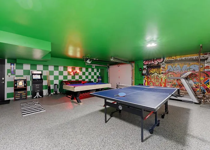 5br 5ba Architectural Estate-theatre Gym Rooftop * Chicago