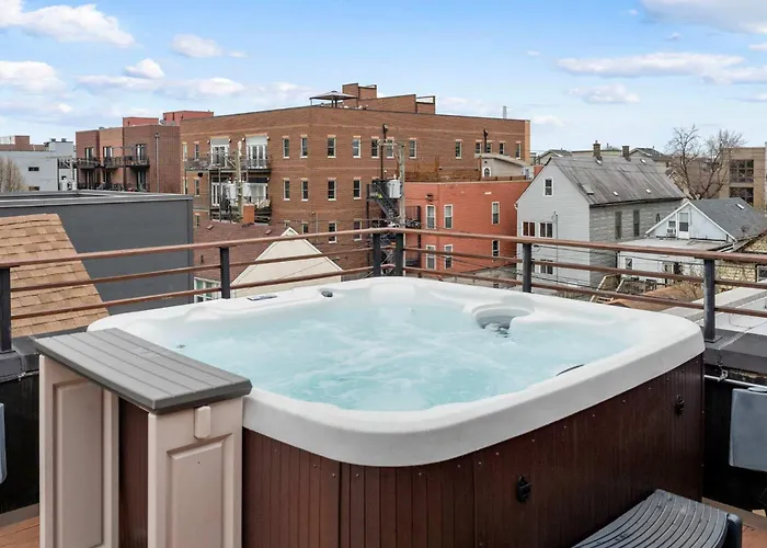 5br 5ba Architectural Estate-theatre Gym Rooftop * Chicago